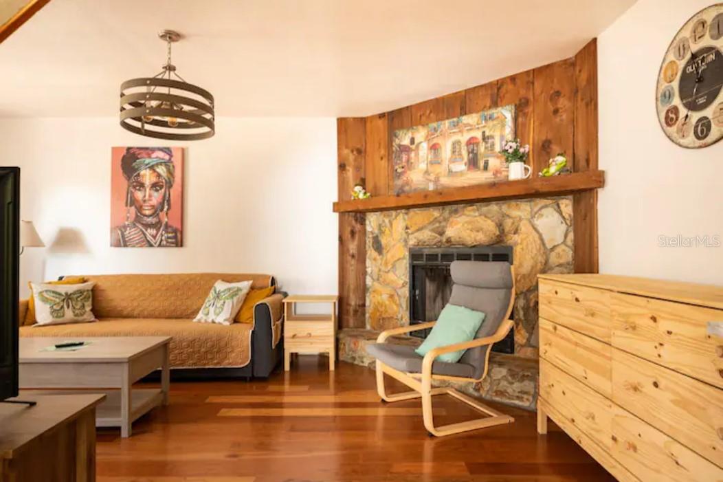 YEARWOOD-WADFORD-HAMILTON ADD TO LARGO - Residential