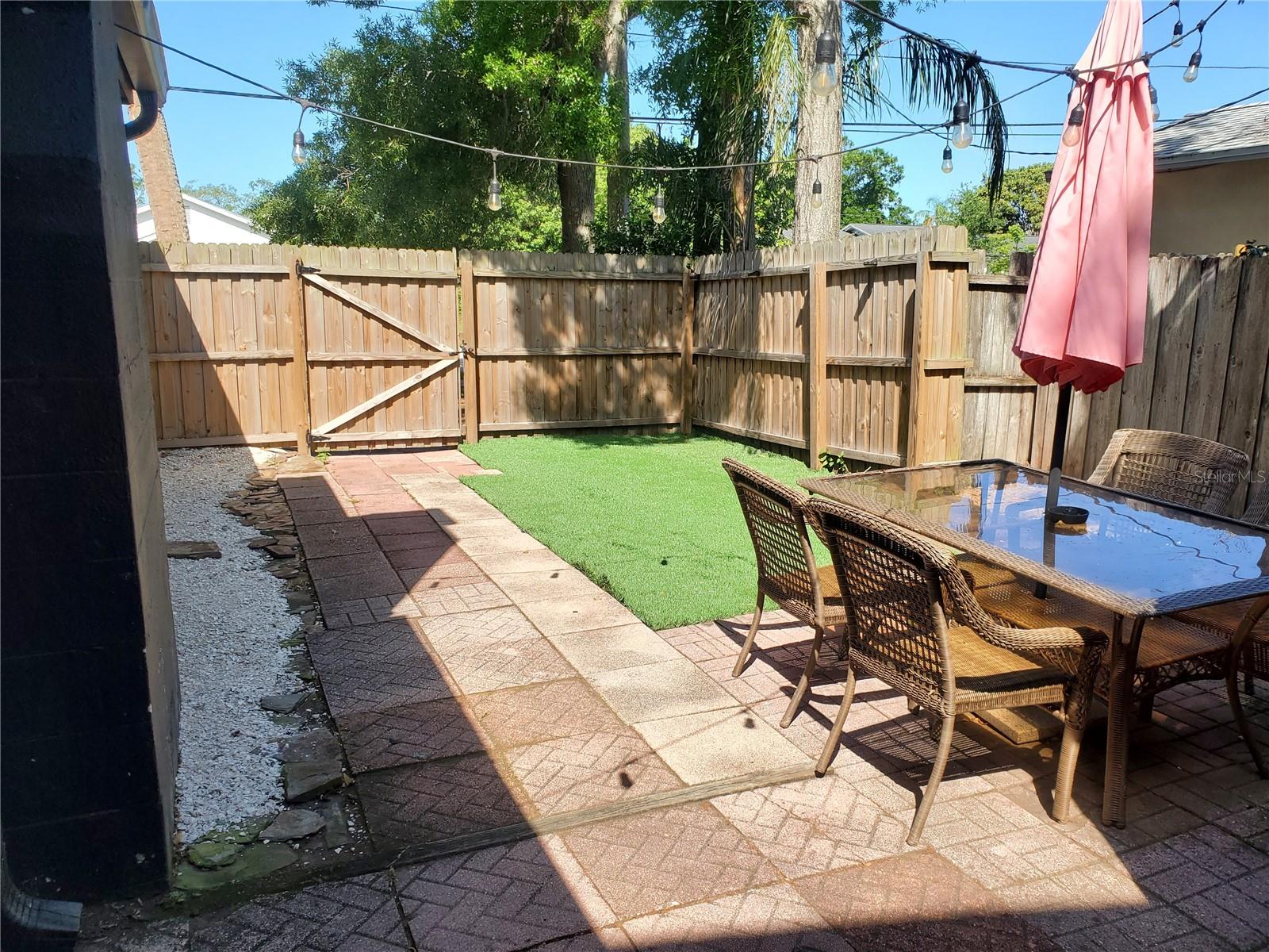 YEARWOOD-WADFORD-HAMILTON ADD TO LARGO - Residential