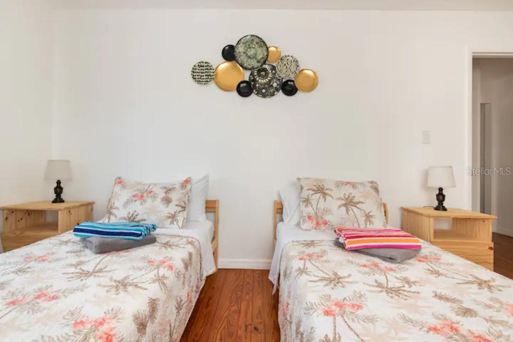 YEARWOOD-WADFORD-HAMILTON ADD TO LARGO - Residential