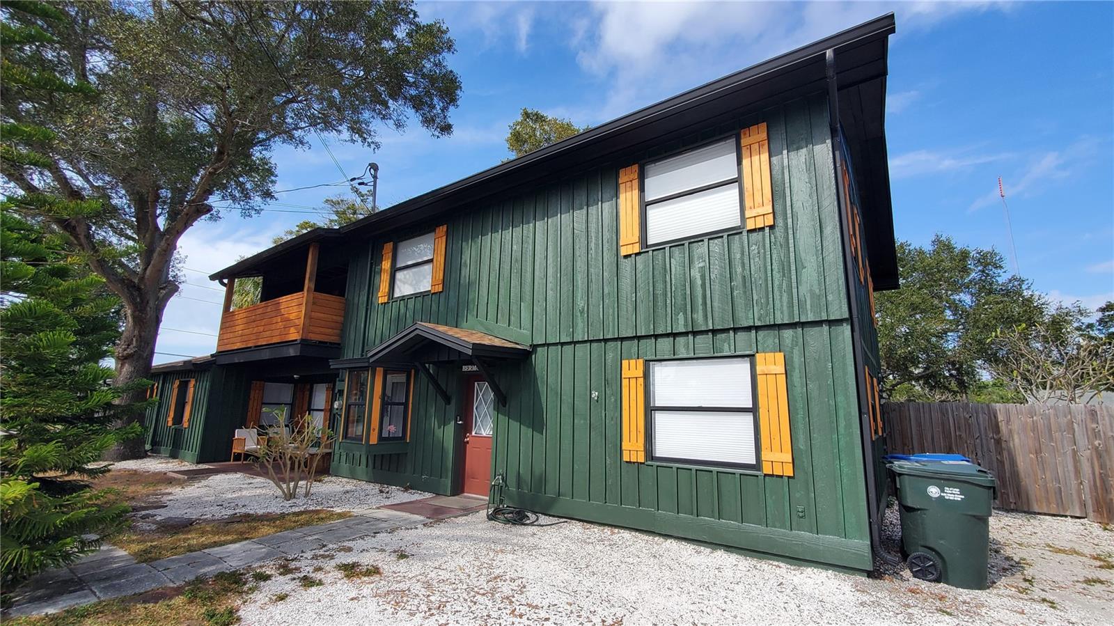 YEARWOOD-WADFORD-HAMILTON ADD TO LARGO - Residential