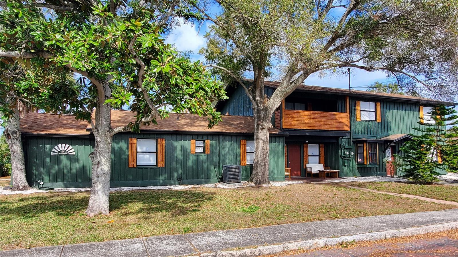 YEARWOOD-WADFORD-HAMILTON ADD TO LARGO - Residential