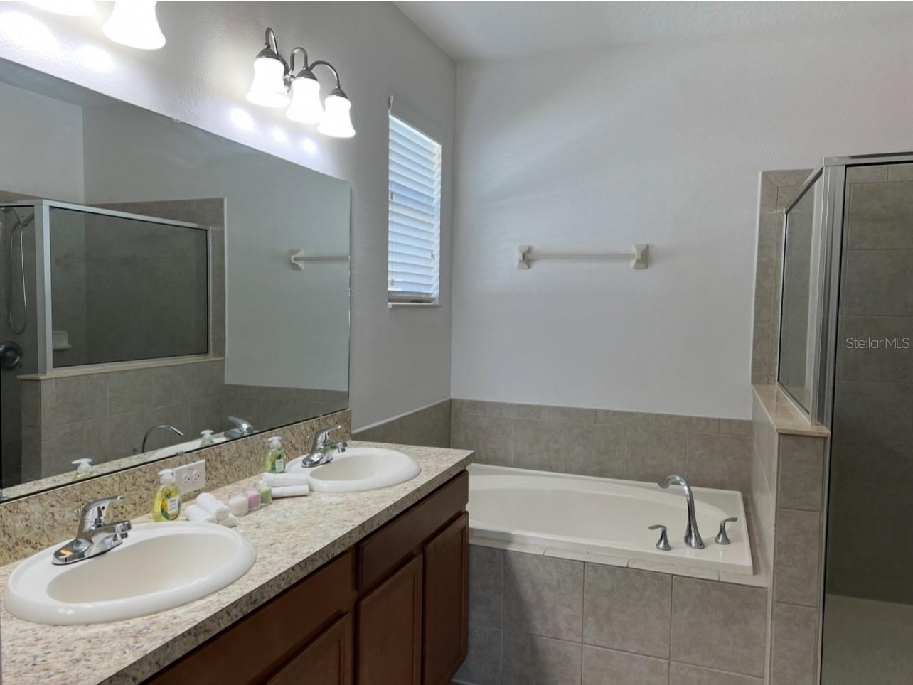 WYNDHAM LAKES ESTATES - Residential