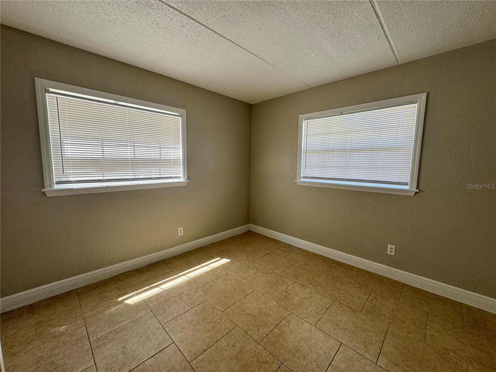 MOUNT DORA MOUNT DORA COMMONS CONDO - Residential