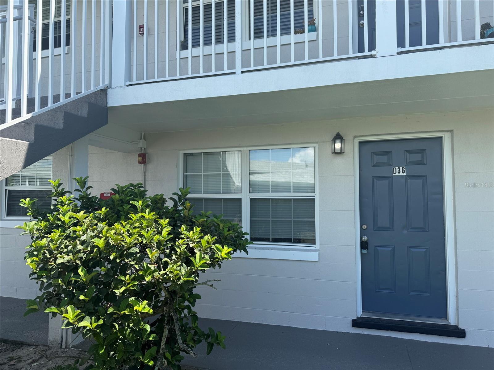 Beautifully updated first-floor 2-bedroom, 1.5-bath residence in just few minutes from the downtown of Mount Dora. 
Consistently ranked among Florida's most charming small towns, Mount Dora it's one of the few Central Florida towns that feels like a destination rather than just a suburb. 
The Palms of Mount Dora Condominium has recently undergone significant improvements, including freshly painted building exteriors, renovated swimming pools, and upgraded on-site laundry facilities featuring brand-new machines. 
-! MOTIVATED SELLER !-