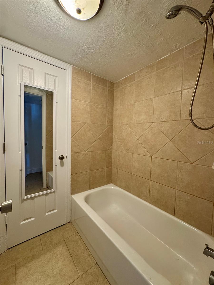MOUNT DORA MOUNT DORA COMMONS CONDO - Residential