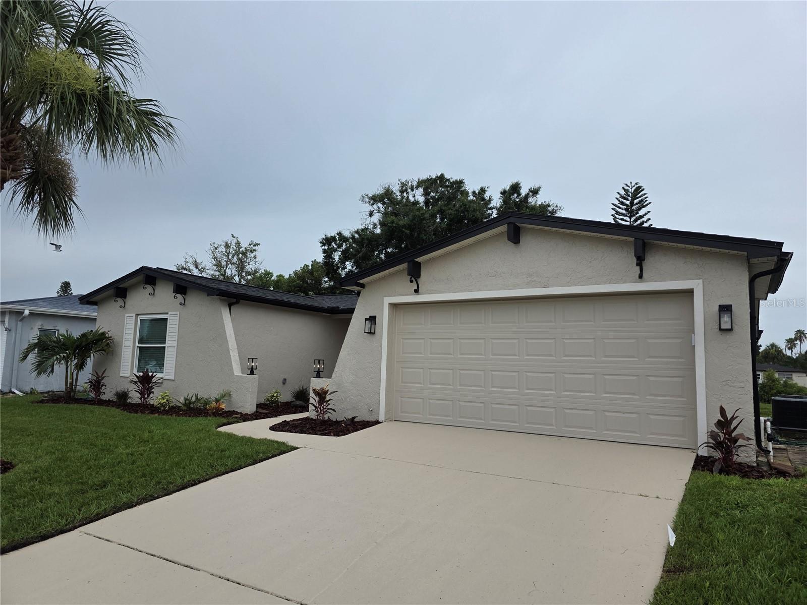 THE LAKES - Residential