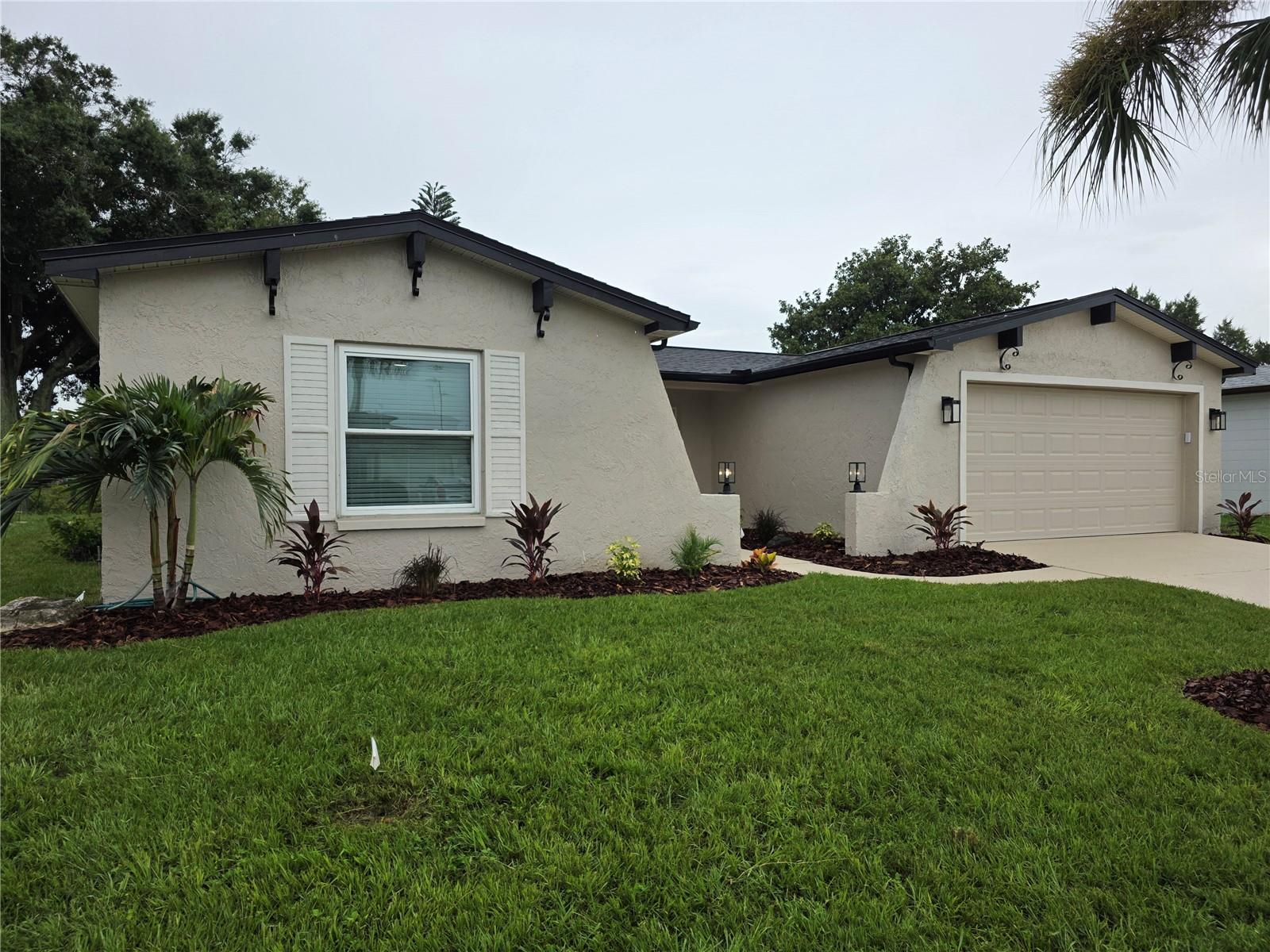 THE LAKES - Residential
