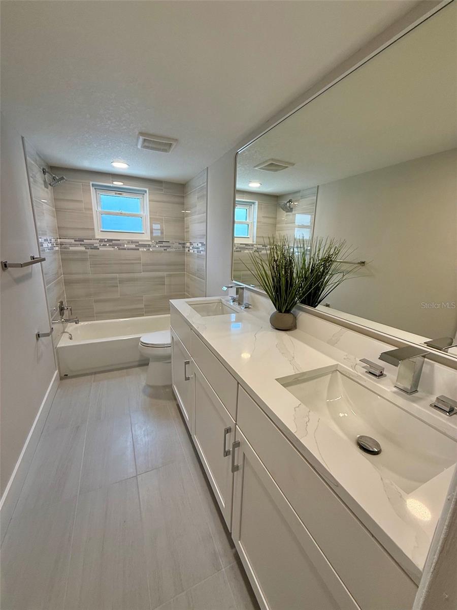 THE LAKES - Residential