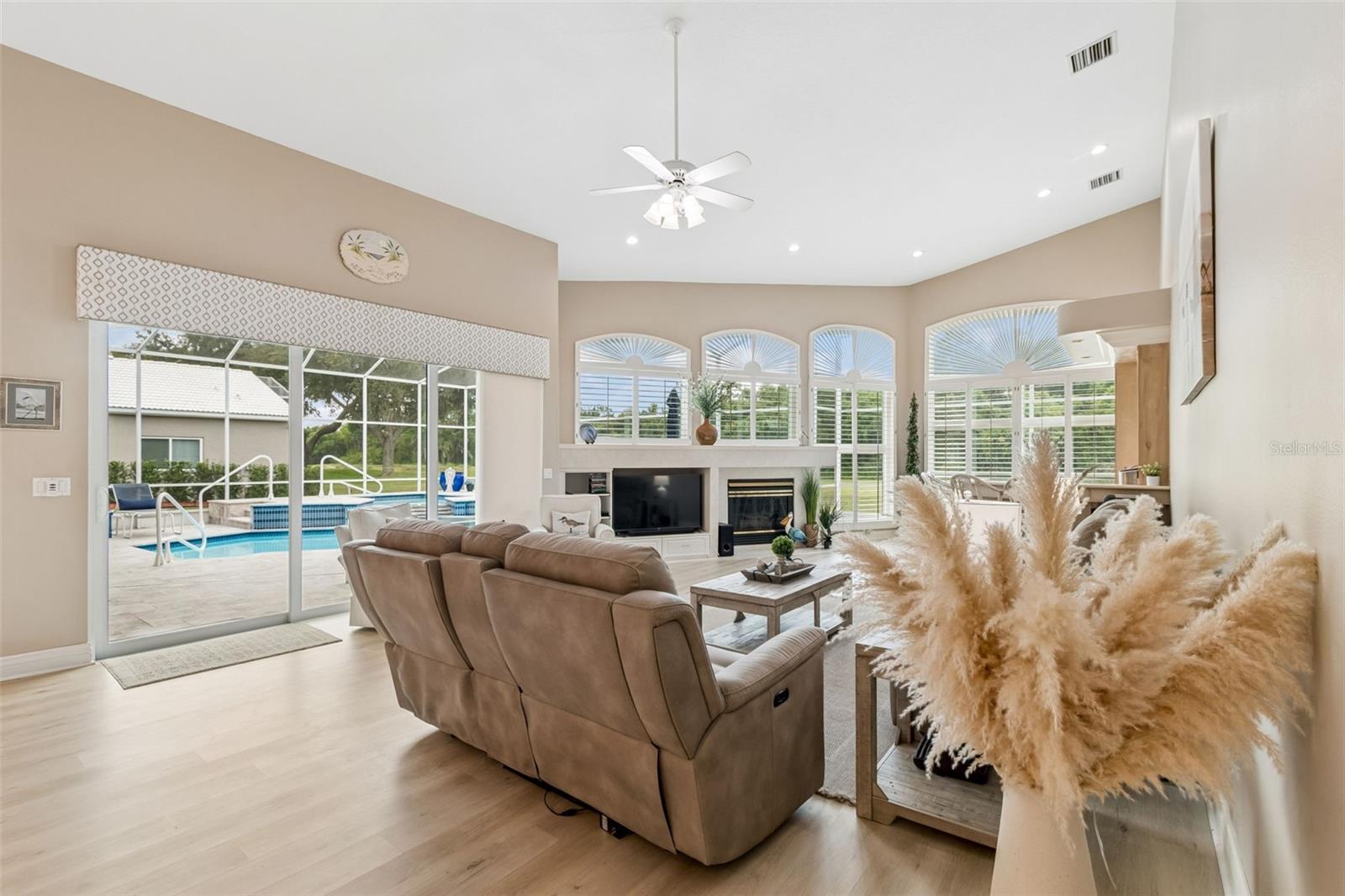 CRESCENT OAKS COUNTRY CLUB REGENCY PH 2 - Residential