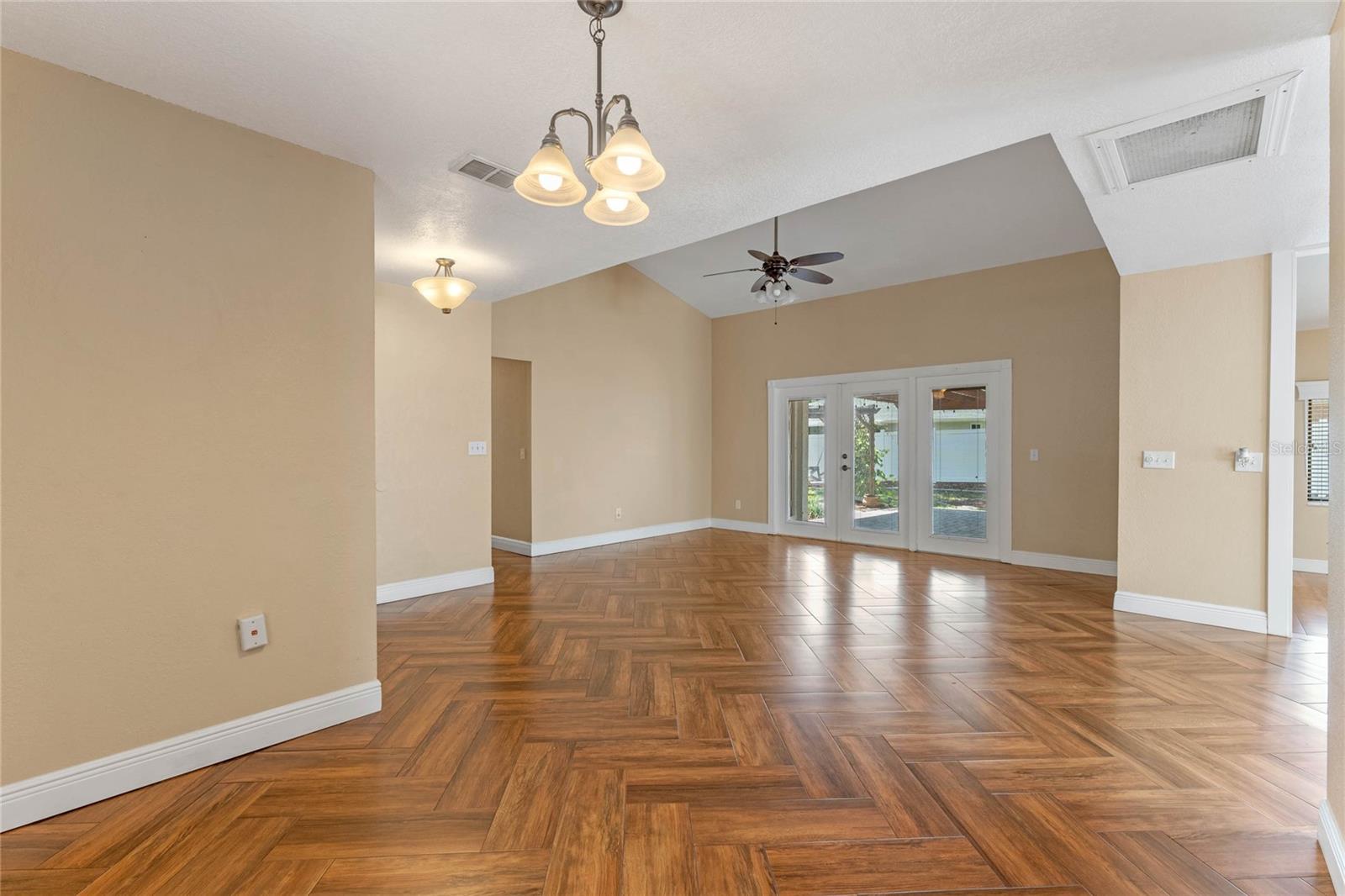 GREENWOOD LAKES - Residential