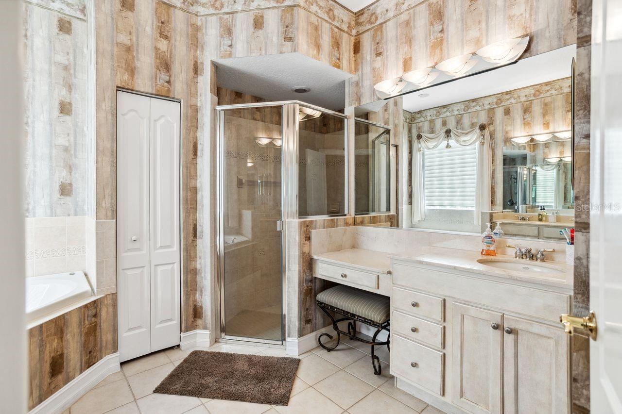 BAYOU CLUB ESTATES TR 5 PH 1 - Residential