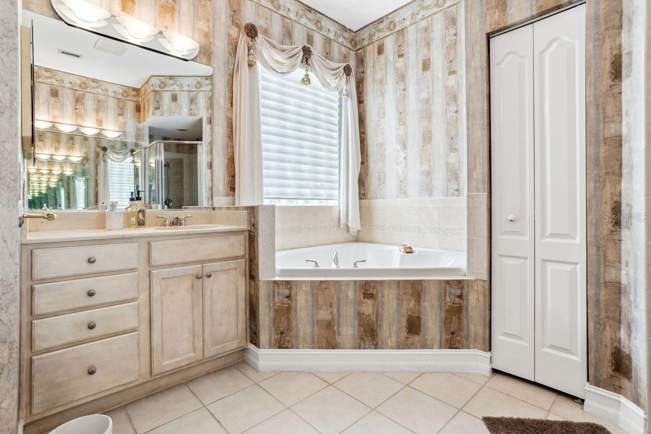 BAYOU CLUB ESTATES TR 5 PH 1 - Residential