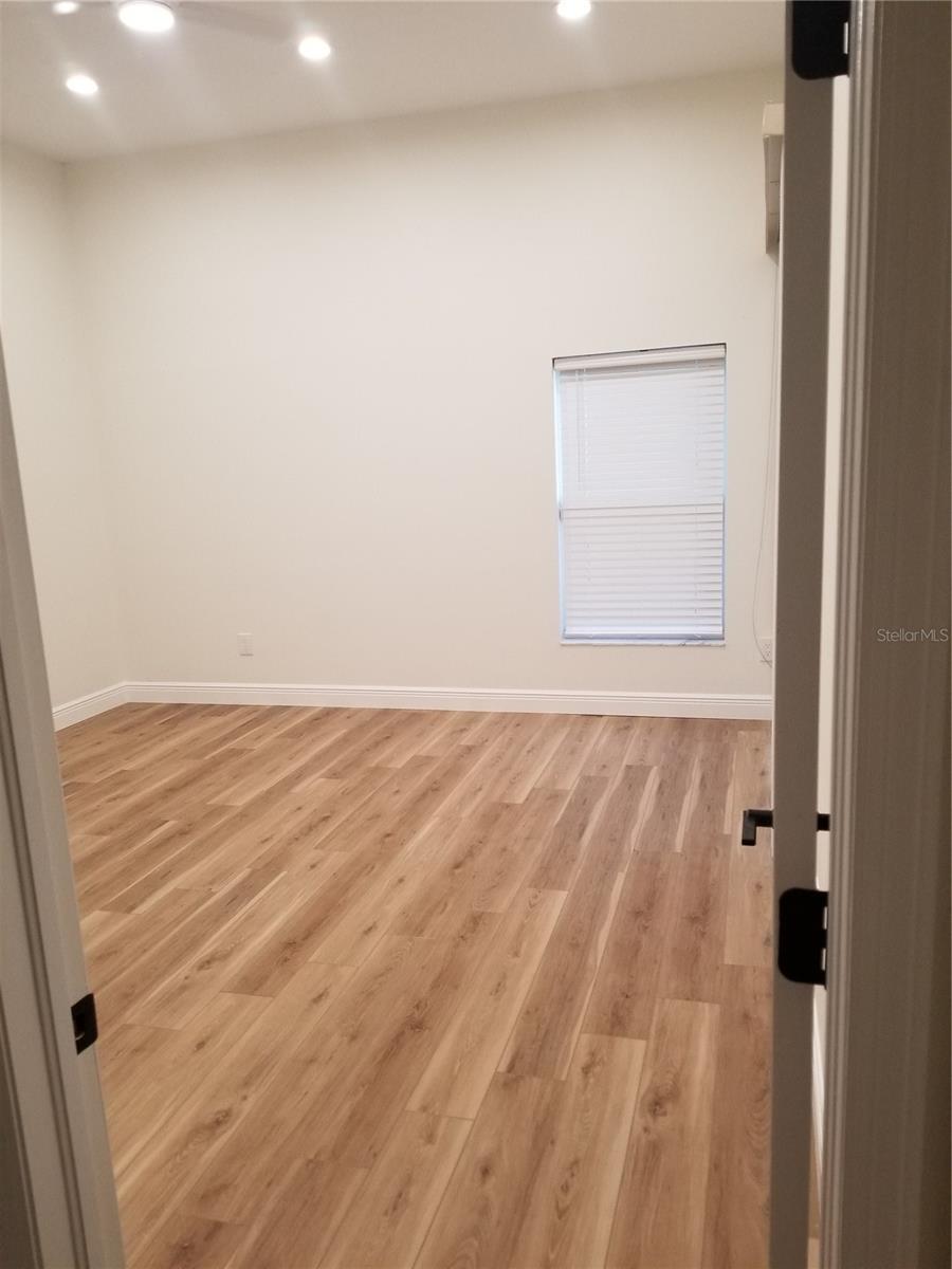 CROSS CREEK UNIT 1 - Residential Lease