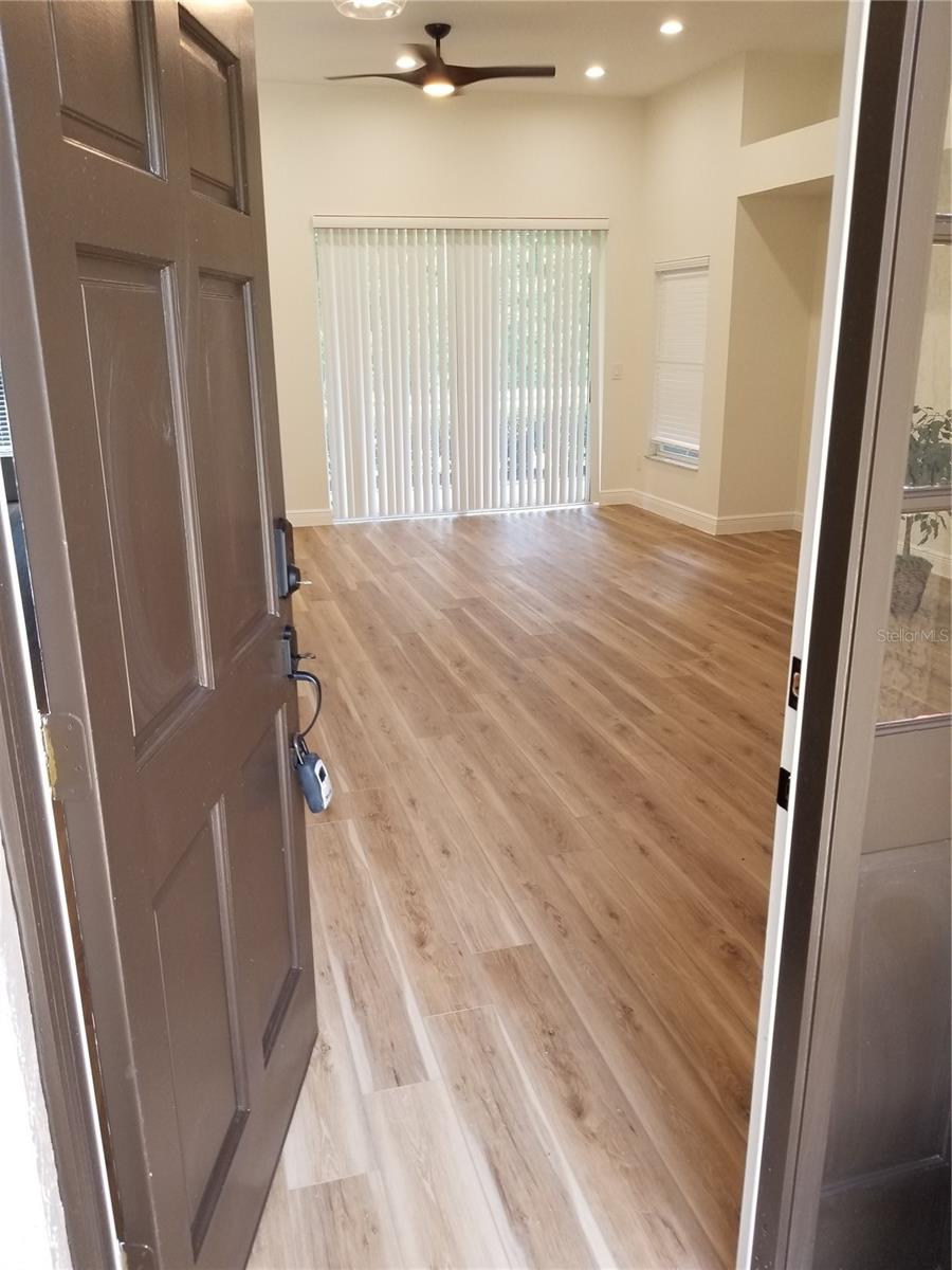 CROSS CREEK UNIT 1 - Residential Lease