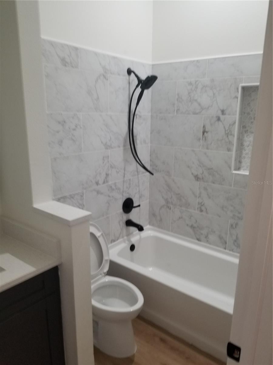 CROSS CREEK UNIT 1 - Residential Lease