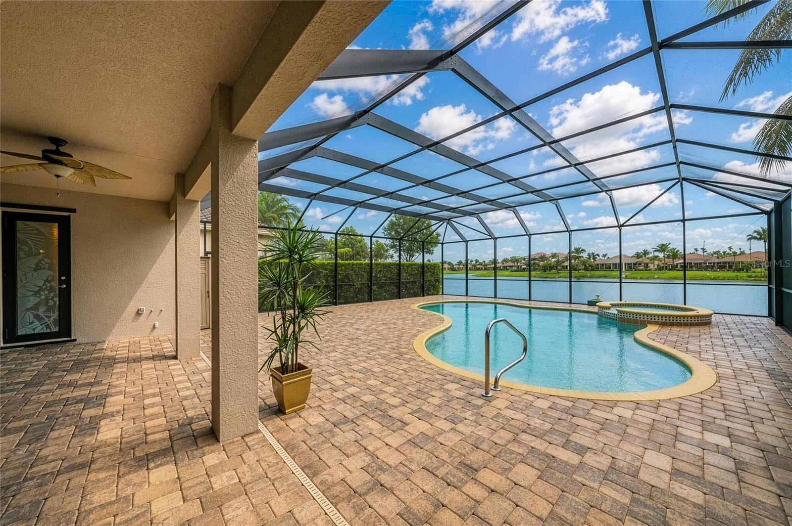RIVERSTONE - Residential