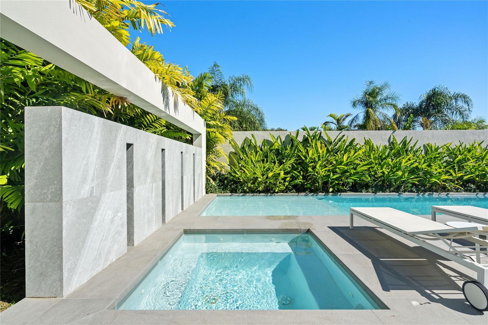 DORADO BEACH EAST - Residential