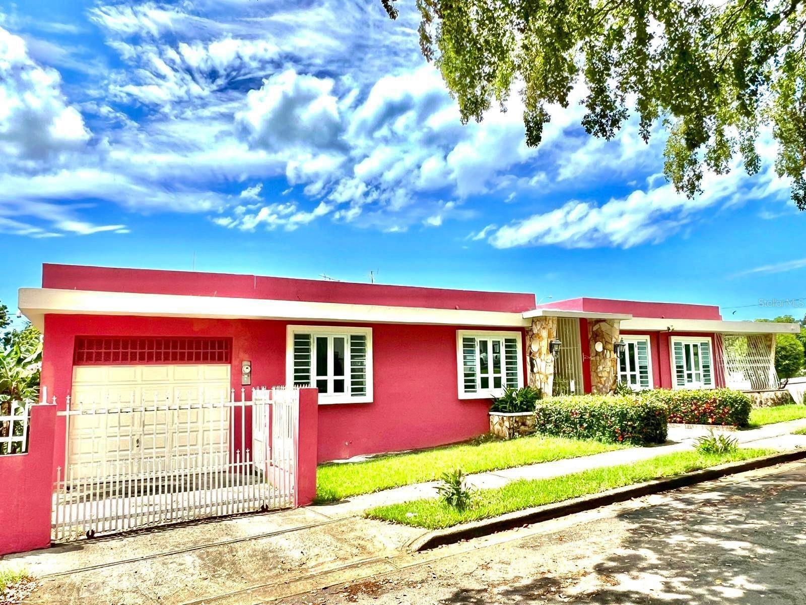 Beautifully remodeled single-family home located just outside the access control of Tintillo Gardens. This corner property offers 4 spacious bedrooms and 3 full bathrooms. Enjoy an open and inviting layout with living room, dining area, modern kitchen, comfortable family room, and dedicated laundry area. The home also includes two covered carports with space for up to 3 vehicles. A perfect blend of style, comfort, and convenience in one of Guaynabo’s most desirable neighborhoods.
