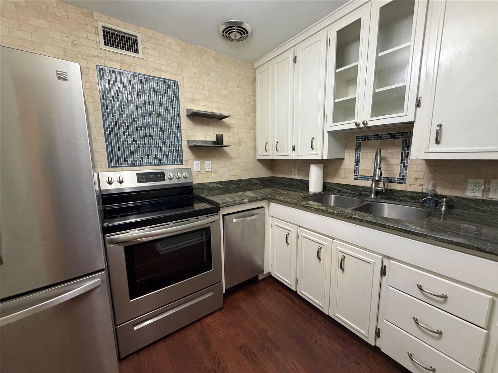 GOLF VIEW ESTATES - Residential Lease