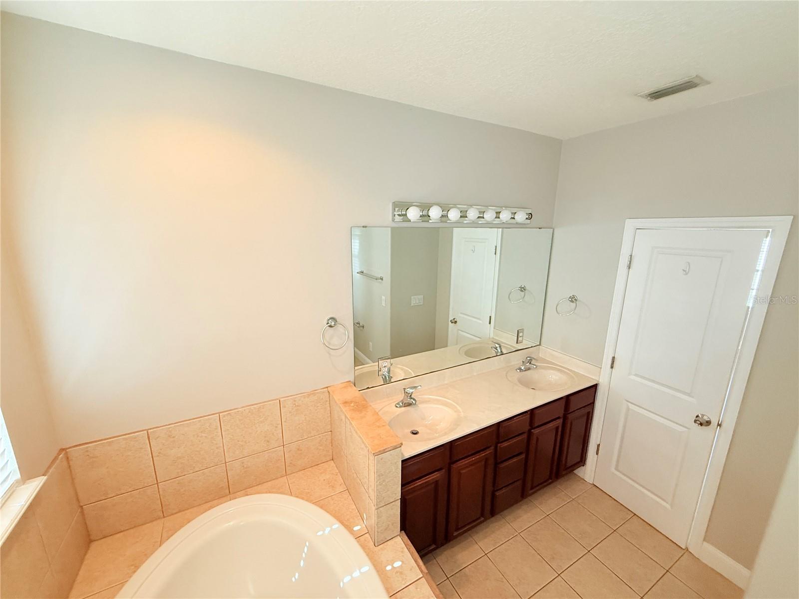 MINNESOTA CONDO - Residential Lease