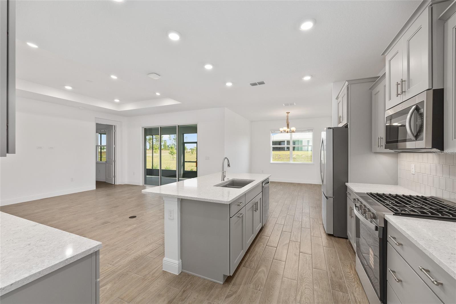 ON TOP OF THE WORLD - Residential