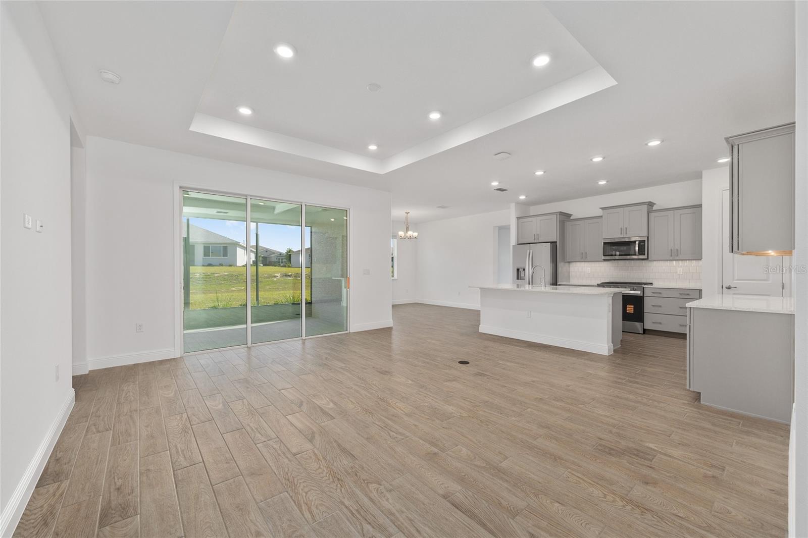 ON TOP OF THE WORLD - Residential