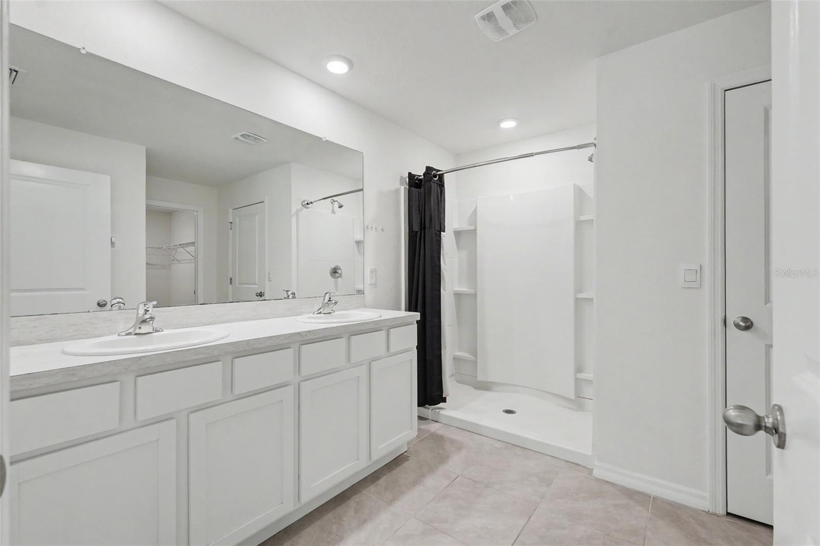 HERNANDO OAKS PH 3 - Residential
