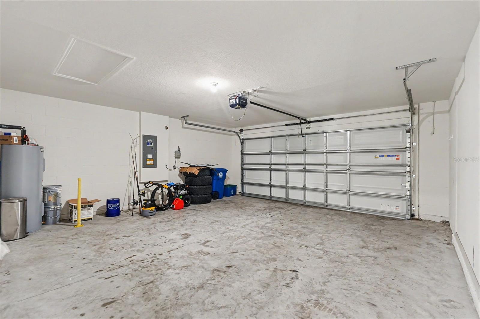 HERNANDO OAKS PH 3 - Residential