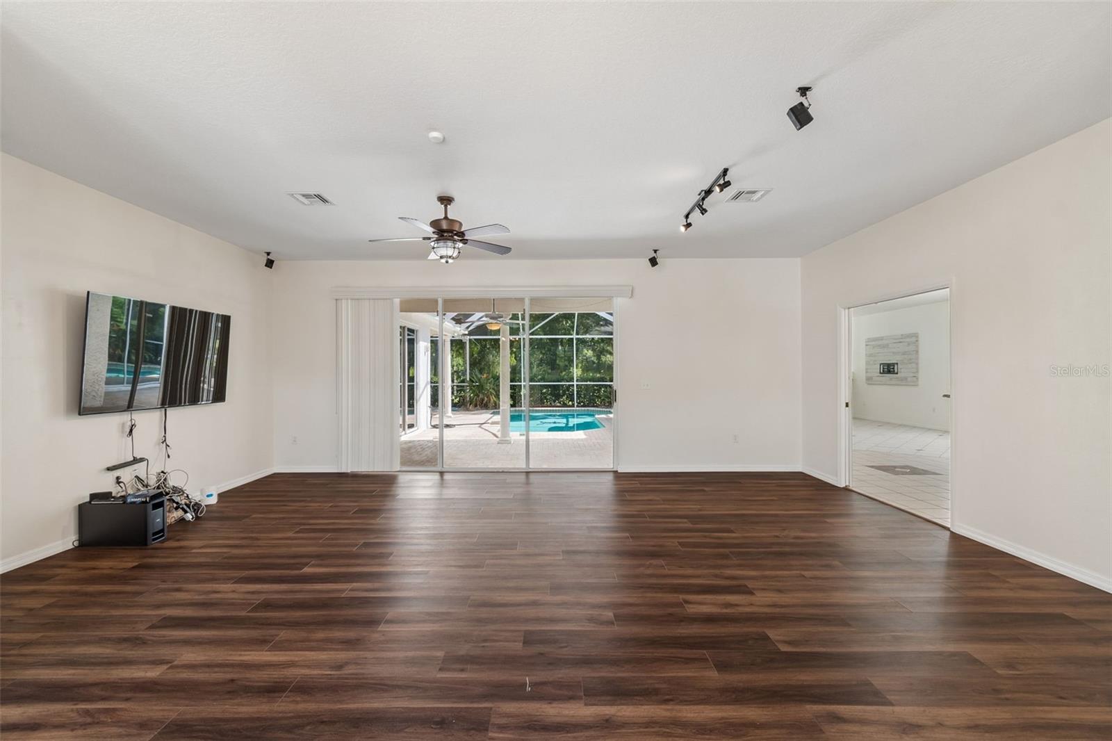 CRESCENT OAKS COUNTRY CLUB PH 1 - Residential