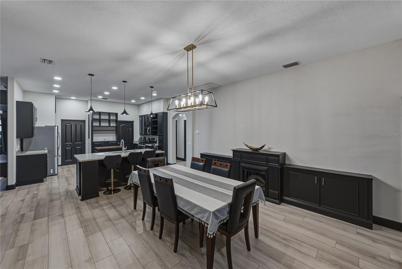 MEADOW POINTE - Residential