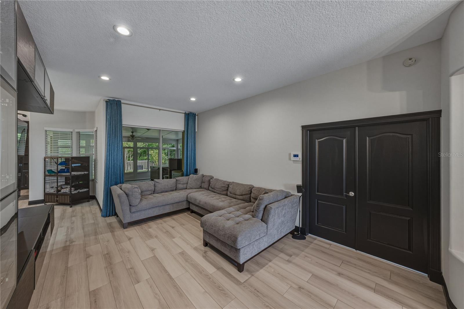 MEADOW POINTE - Residential