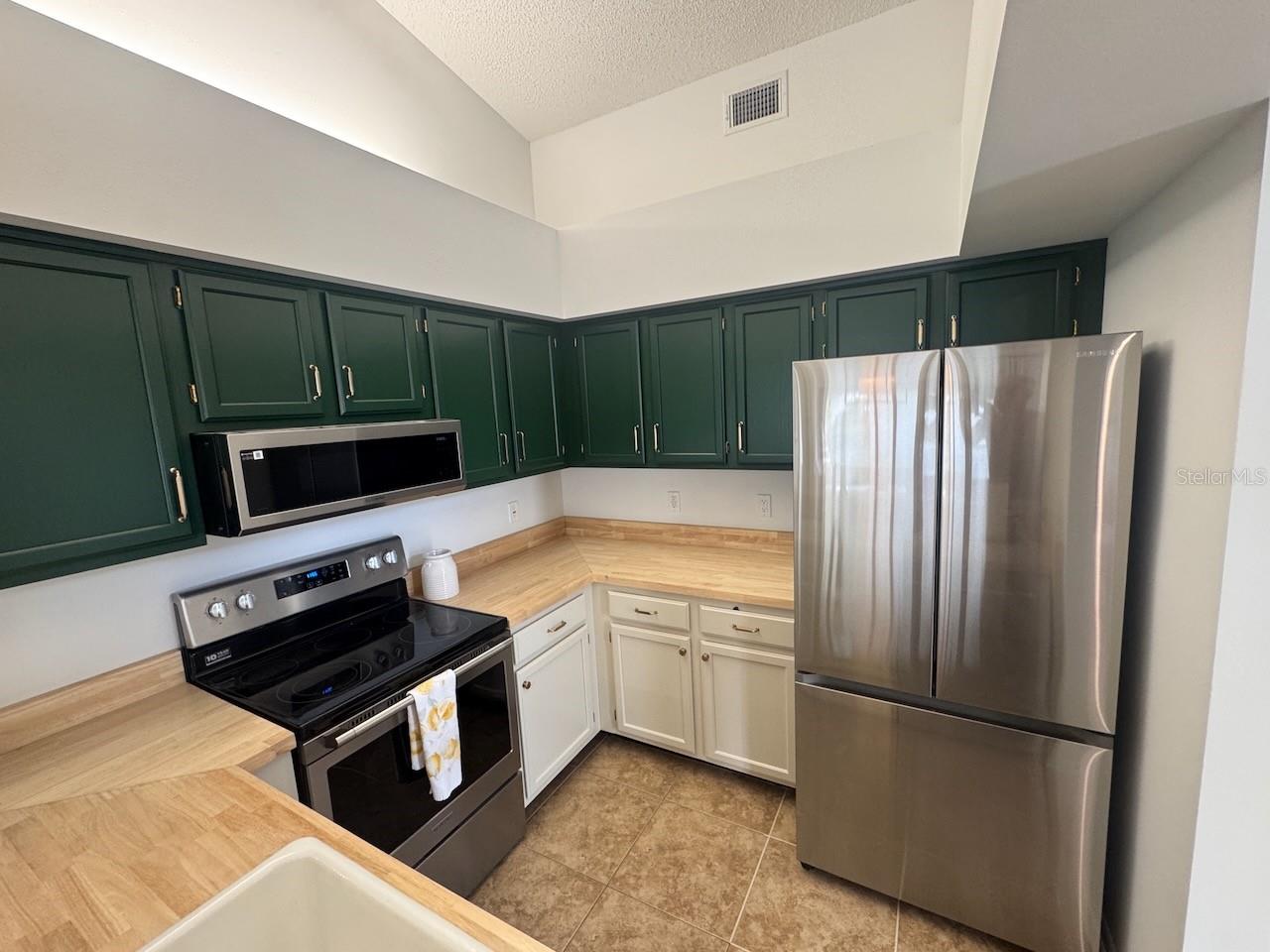 CARMEL OF BRYN-MAWR CONDO - Residential Lease