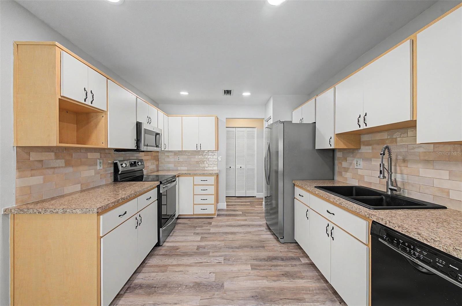 CHATEAUX WOODS CONDO - Residential