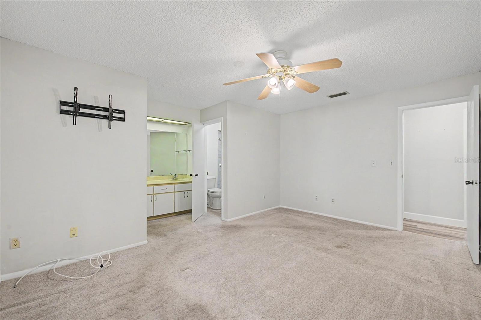 CHATEAUX WOODS CONDO - Residential