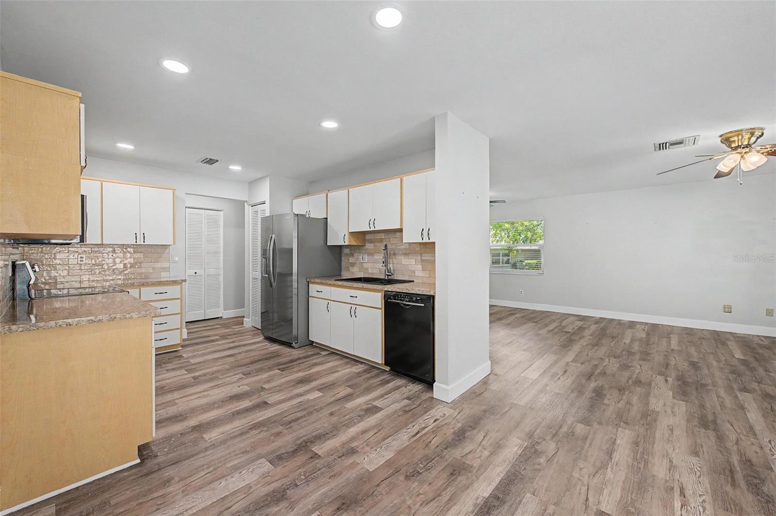 CHATEAUX WOODS CONDO - Residential