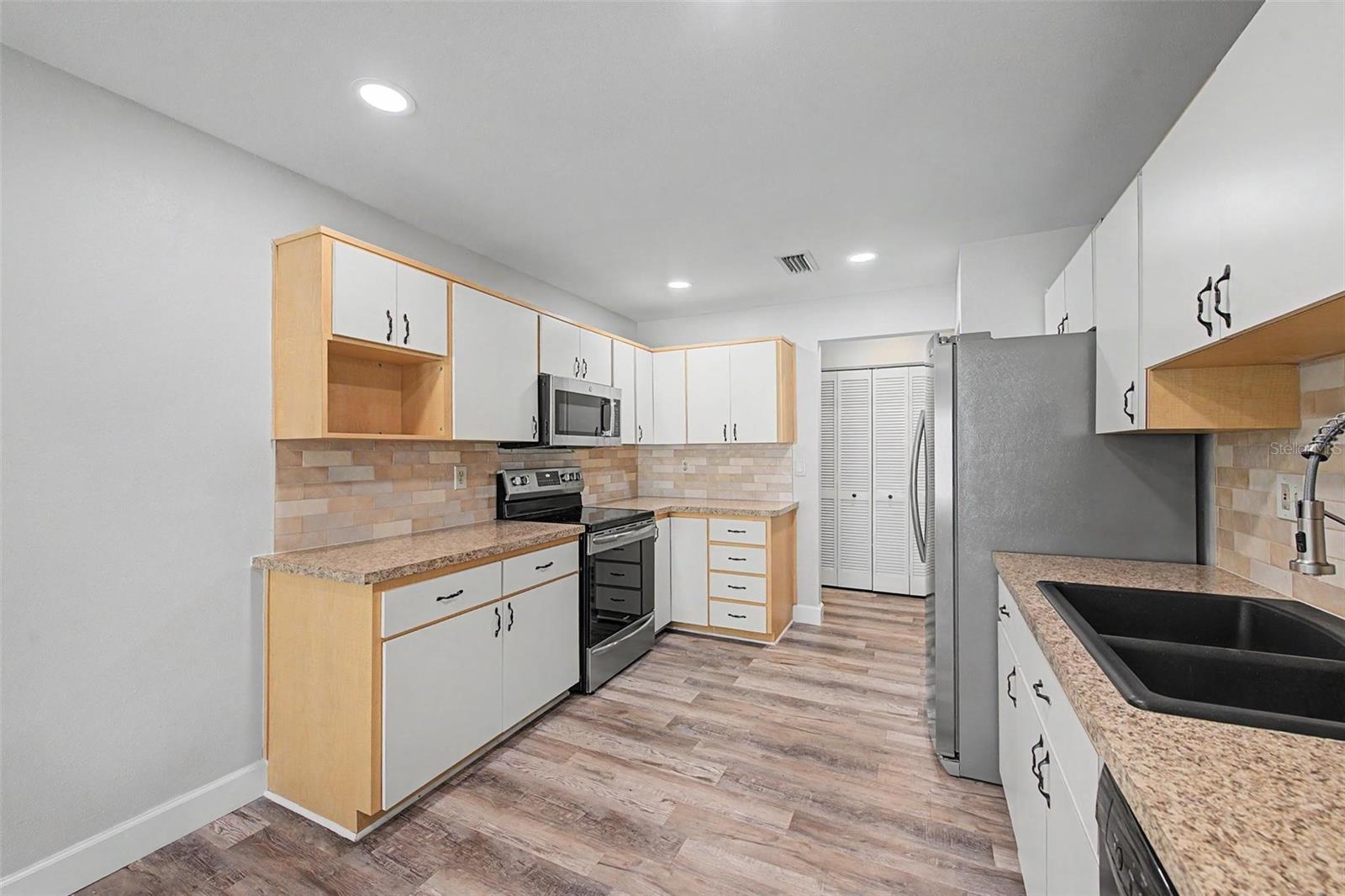 CHATEAUX WOODS CONDO - Residential