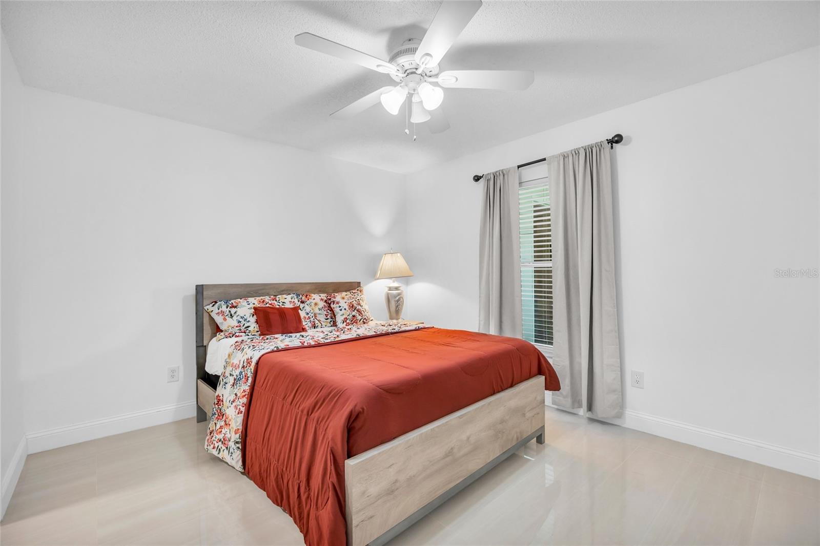 CANOE CREEK LAKES UNIT 8 - Residential Lease