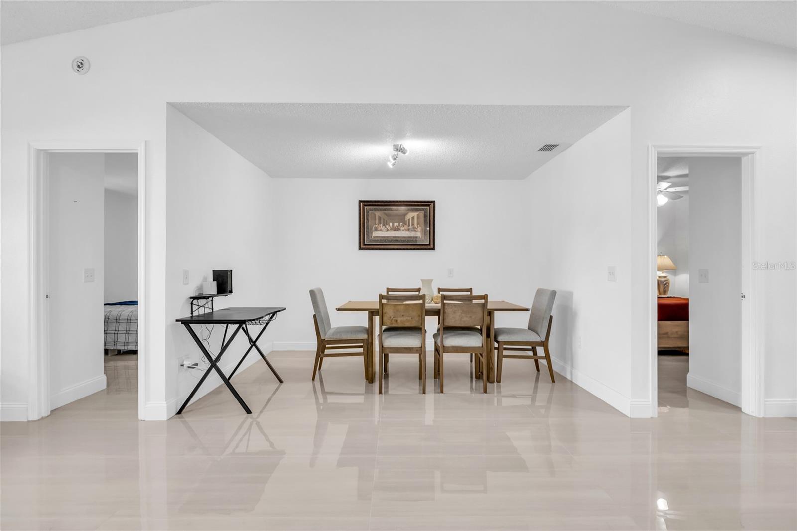 CANOE CREEK LAKES UNIT 8 - Residential Lease