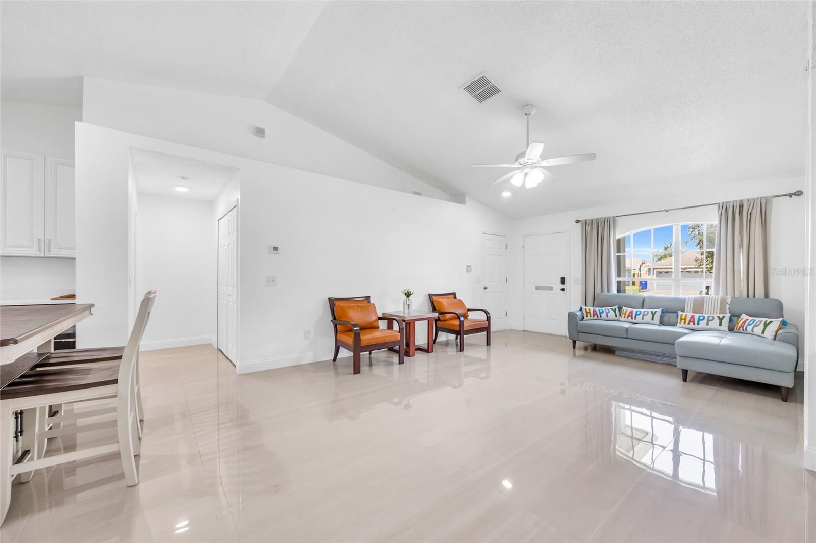 CANOE CREEK LAKES UNIT 8 - Residential Lease