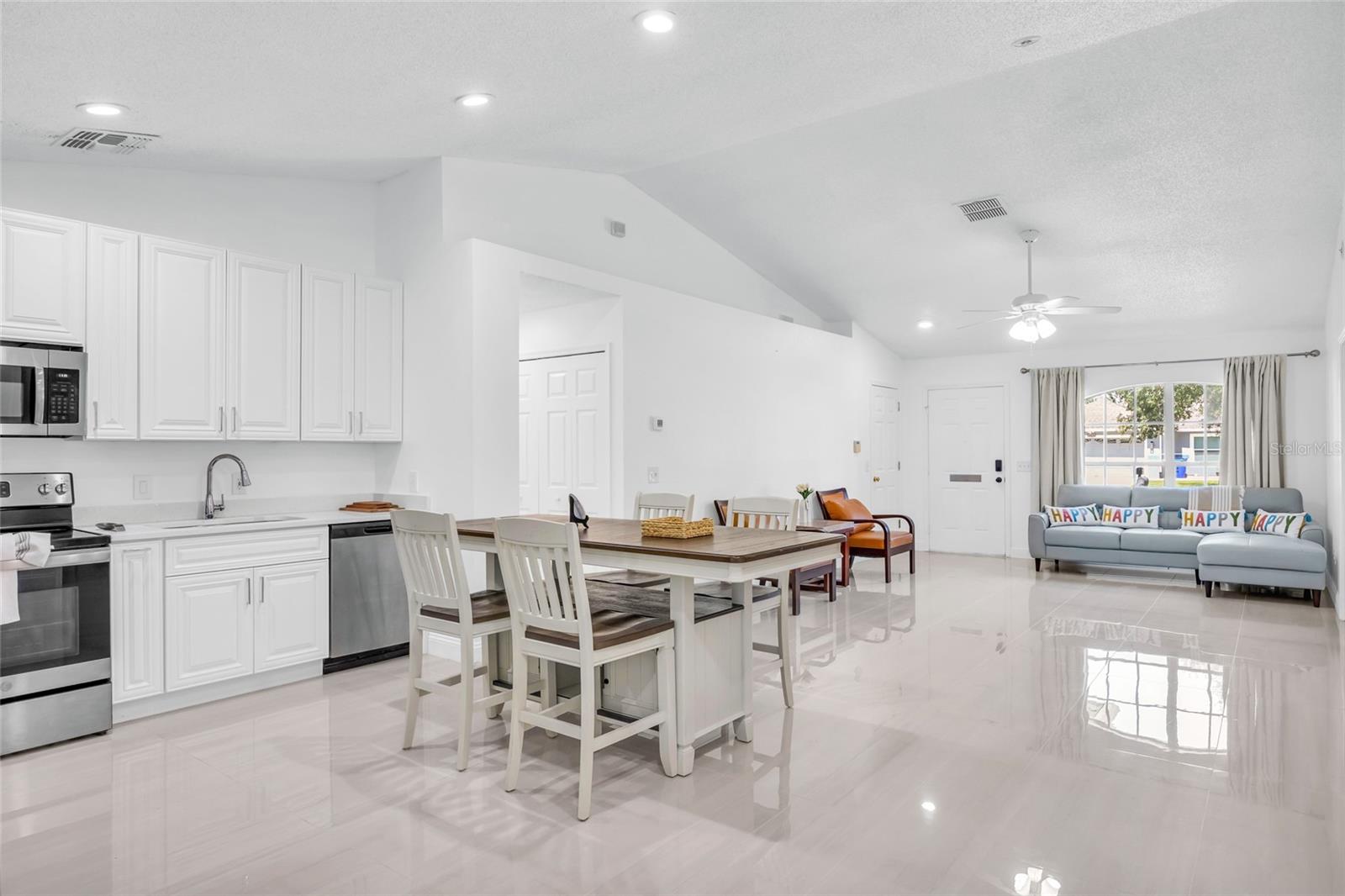 CANOE CREEK LAKES UNIT 8 - Residential Lease