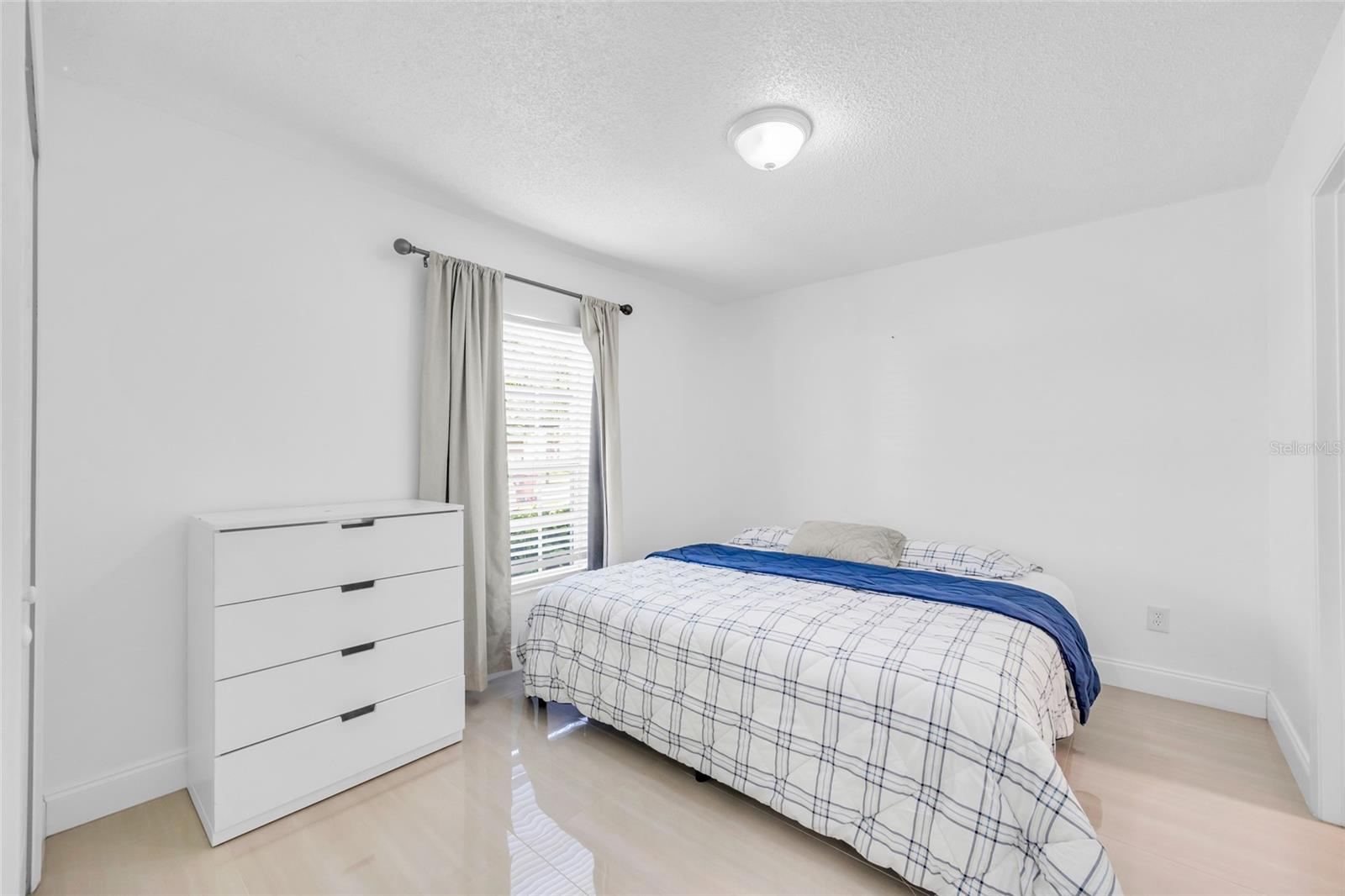 CANOE CREEK LAKES UNIT 8 - Residential Lease