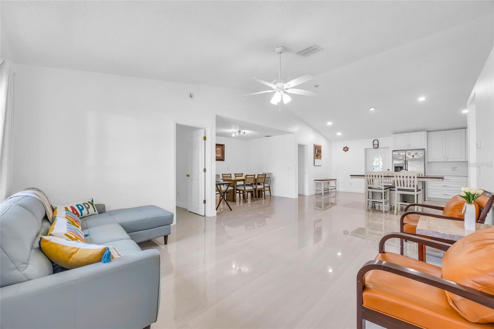 CANOE CREEK LAKES UNIT 8 - Residential Lease