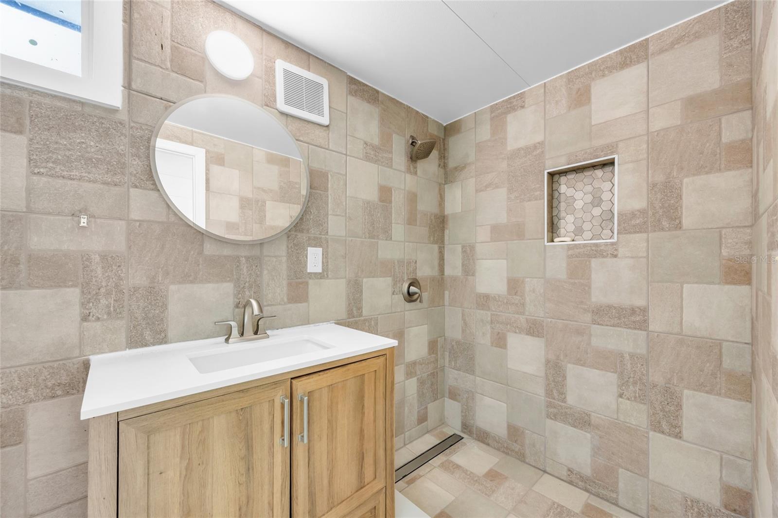 CANOE CREEK LAKES UNIT 8 - Residential Lease