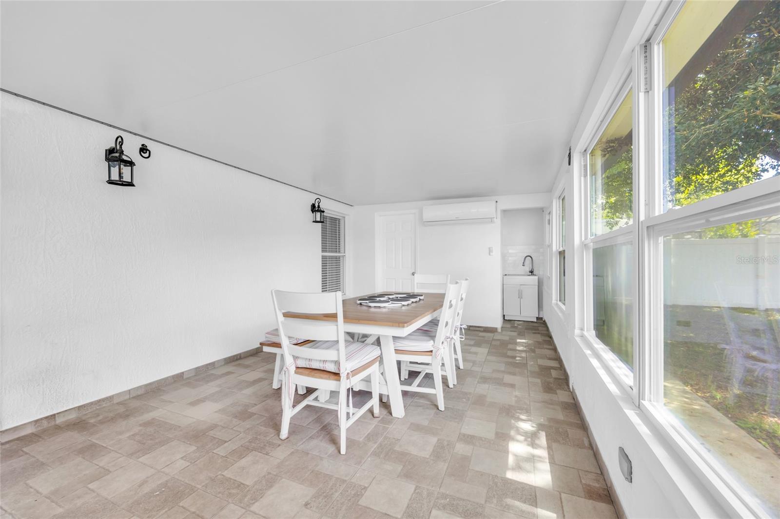 CANOE CREEK LAKES UNIT 8 - Residential Lease