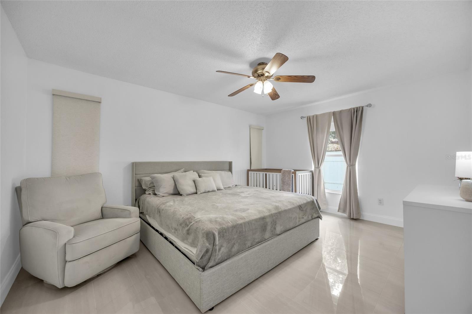 CANOE CREEK LAKES UNIT 8 - Residential Lease