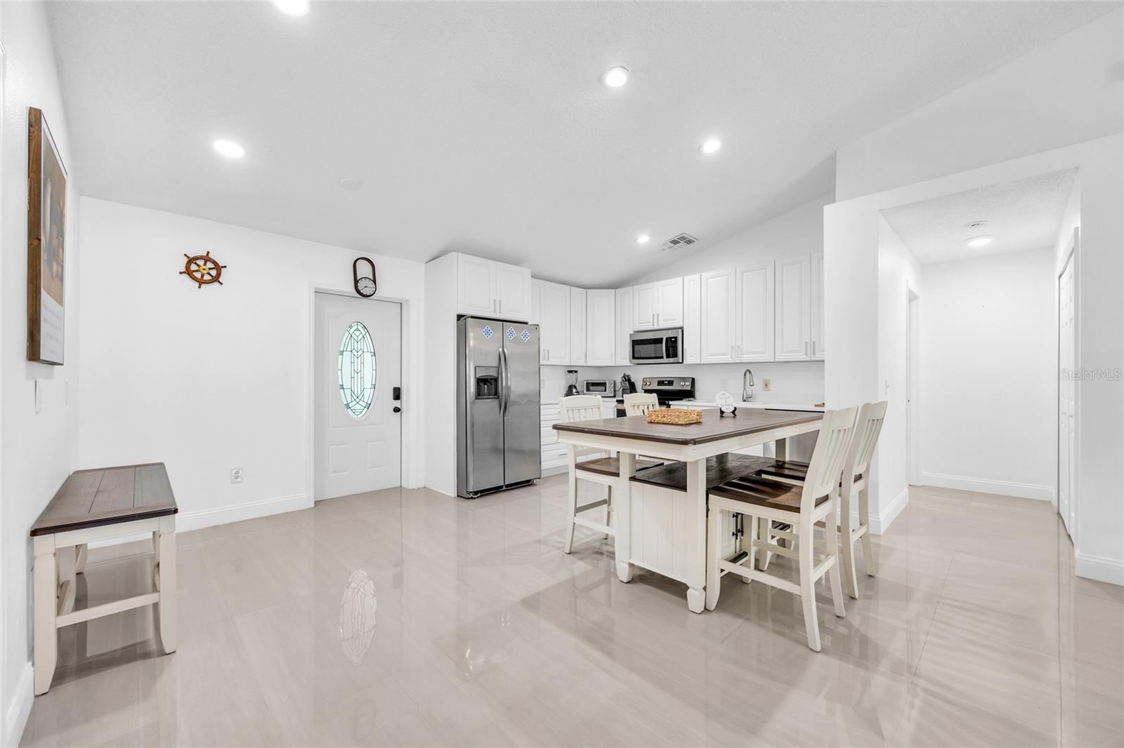 CANOE CREEK LAKES UNIT 8 - Residential Lease
