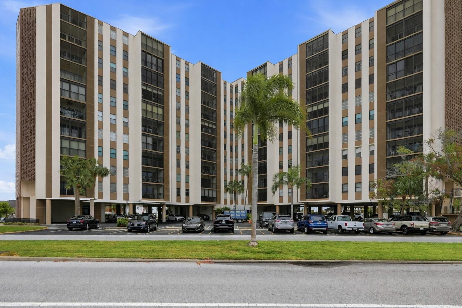 PARADISE ISLAND TOWERS CONDO - Residential