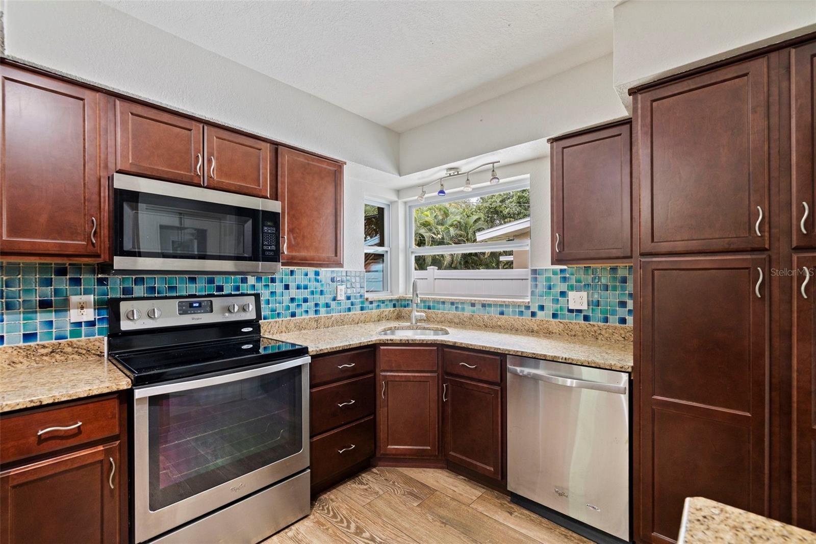 HARBOR CREST - Residential