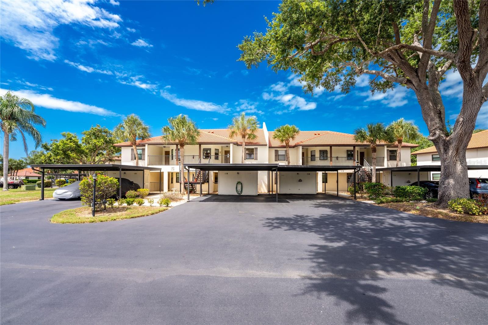 PINE HOLLOW - Residential