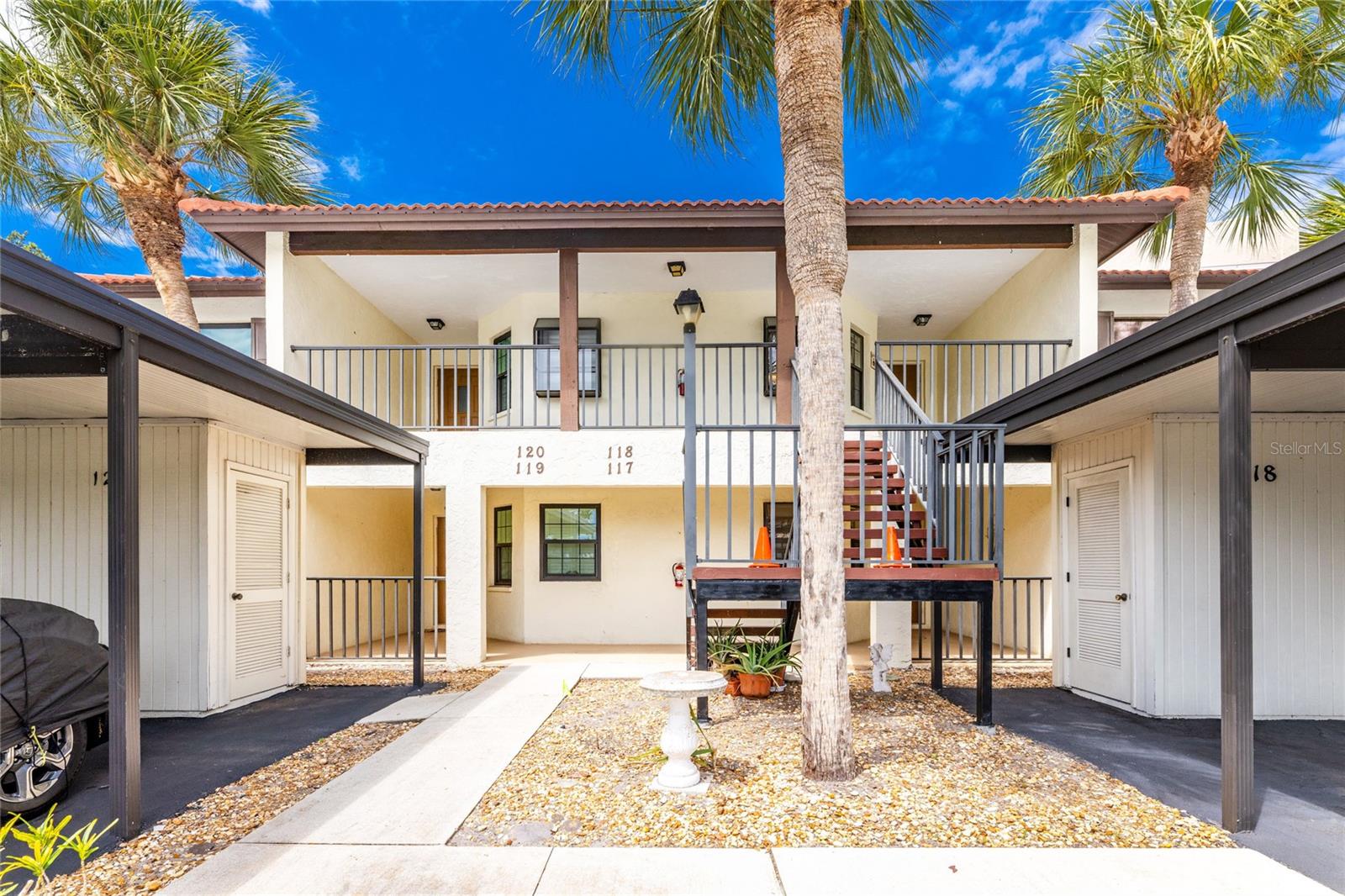 PINE HOLLOW - Residential